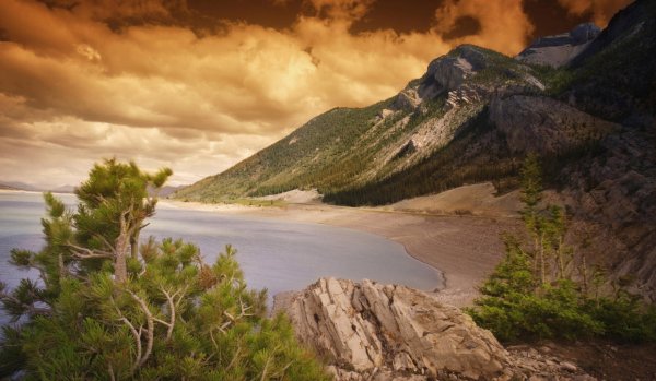 Гористый берег