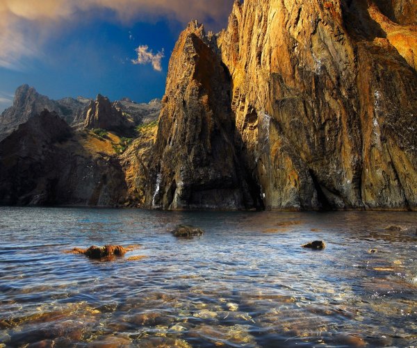 Крымские пейзажи скалы и море