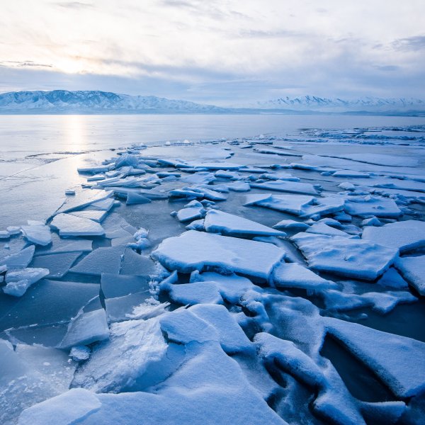 Замерзшее озеро