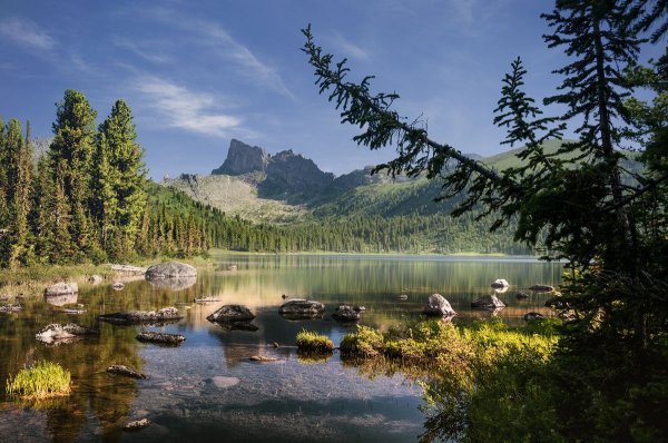 Саяны озеро светлое в июне