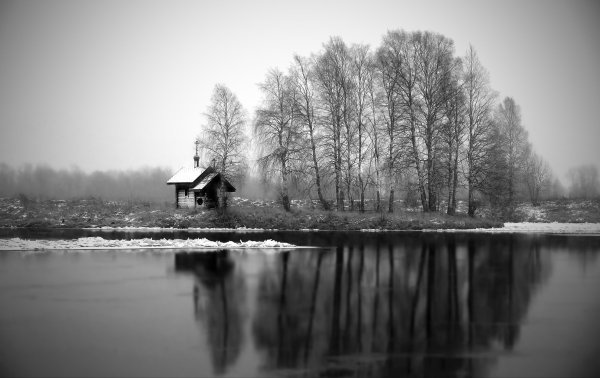 Монохромный пейзаж гор