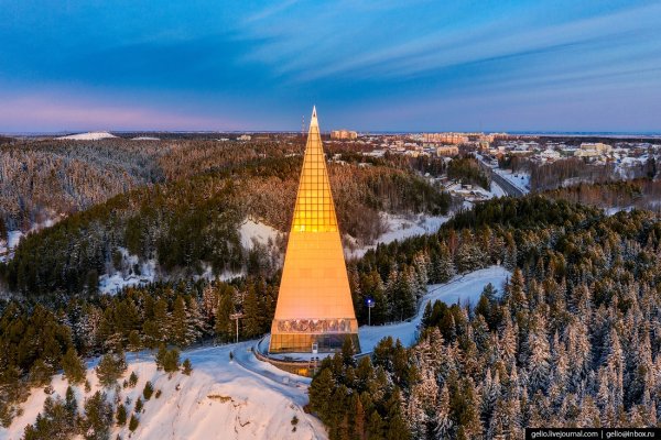 Стелла первооткрывателям земли Югорской Ханты-Мансийск