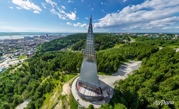 Памятник первооткрывателям Ханты Мансийска