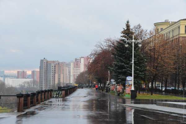 Осенняя набережная города Кемерово