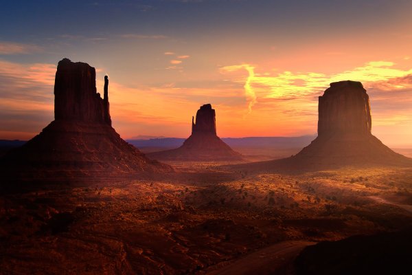 Долина монументов Аризона ночью арт