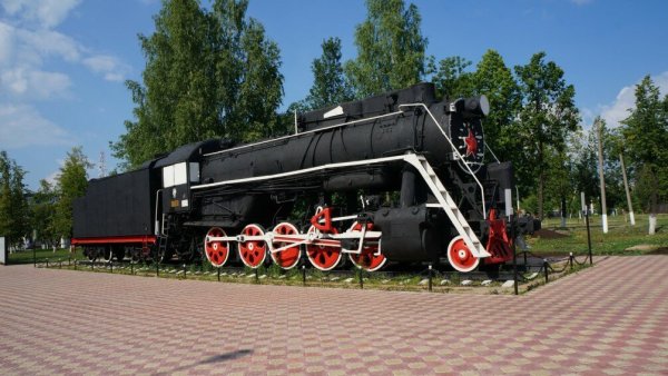Памятник паровоз л город Шахунья