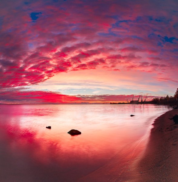 Красно розовый закат