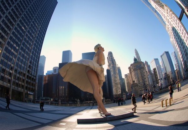 Необычный ракурс девушка