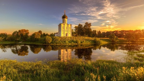 Церковь Покрова на Нерли осень