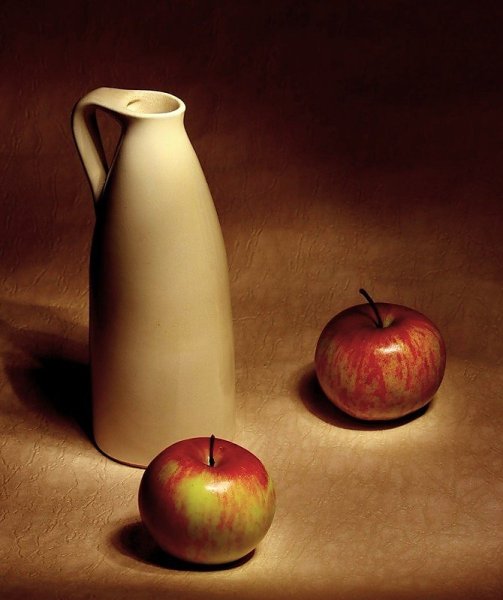 Кувшин с фруктами