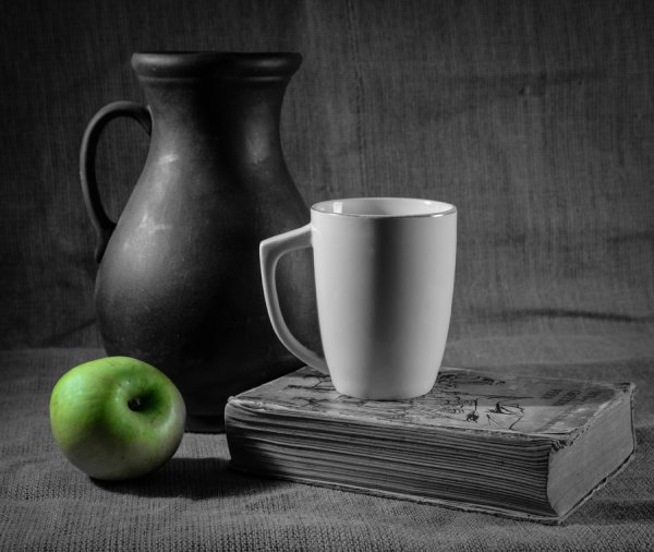 Натюрморт с яблоками живопись