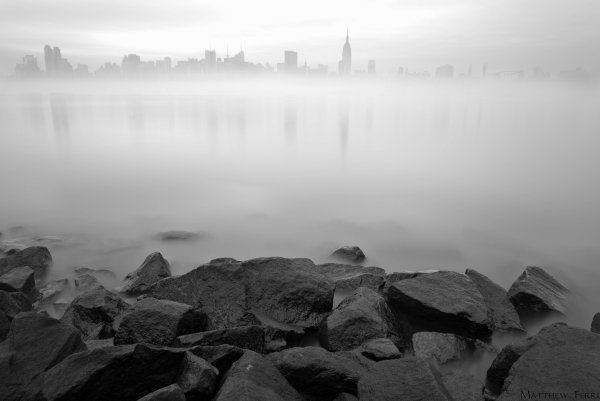 Серый зимний пейзаж