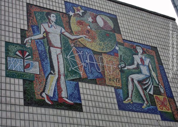 Мозаики на зданиях