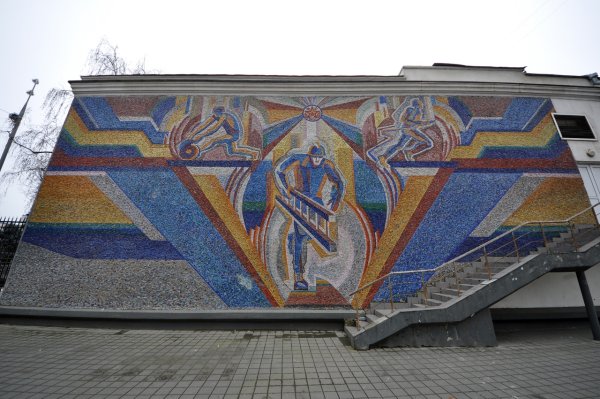 Мозаичное панно на песочной аллее в Сокольниках