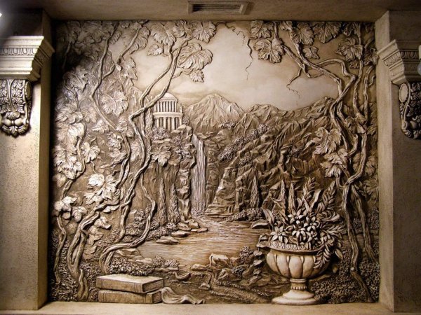 Барельеф на стене