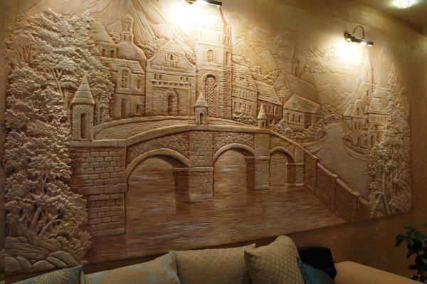 Барельеф на стене