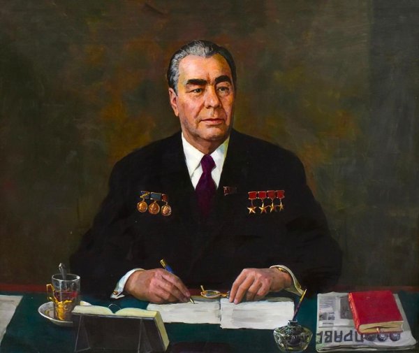 Л И Брежнев