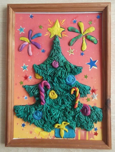 Новогодняя аппликация из пластилина