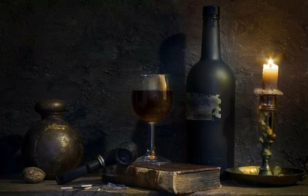 Натюрморт на темном фоне