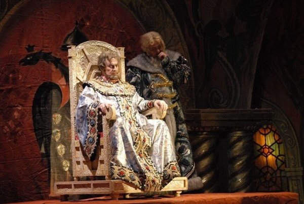 Борис Годунов на троне