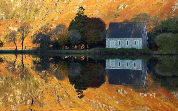 Дом с отражением в воде