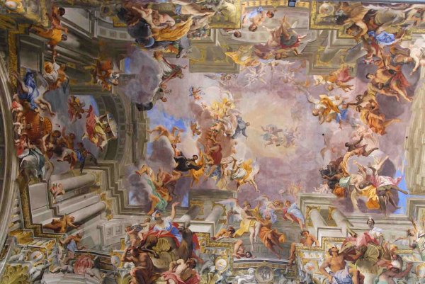 Алтарь паломнической церкви в висе