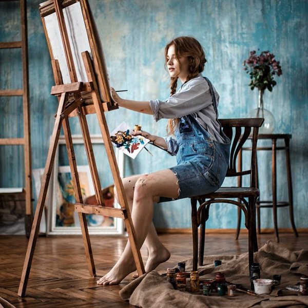 Человек за мольбертом