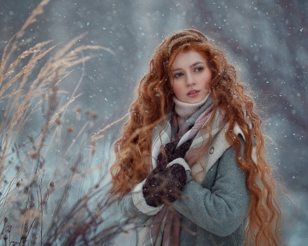 Портрет девушки в снегу