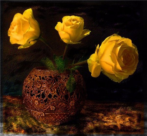 Желтые розы натюрморт
