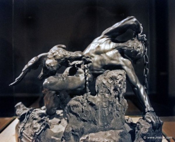 Титан Прометей статуя