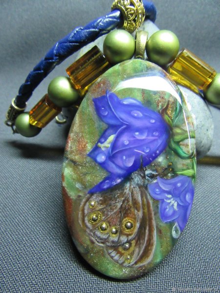 Кулон с лаковой миниатюрой