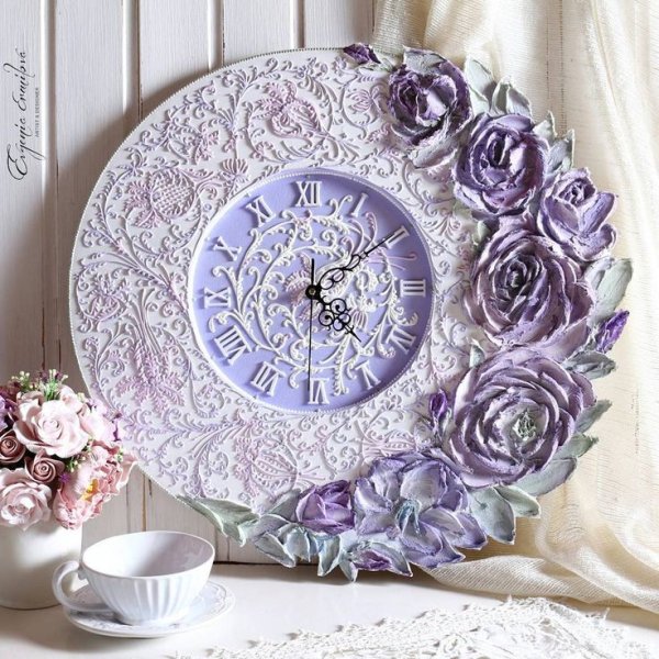 Часы с пионами скульптурная живопись