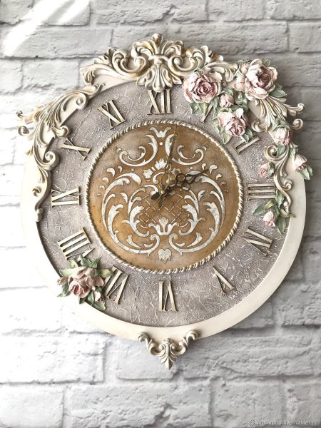 Часы из скульптурной живописи