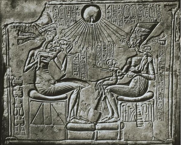 Эхнатон и Нефертити