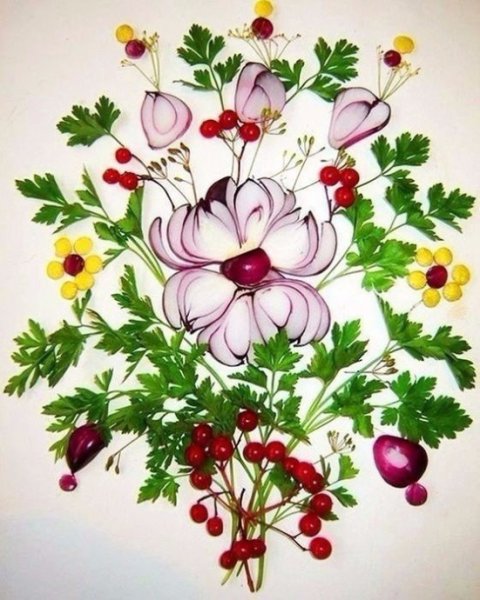 Украшения из красного лука