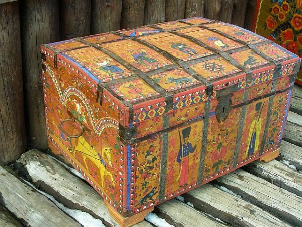 Русская изба сундук