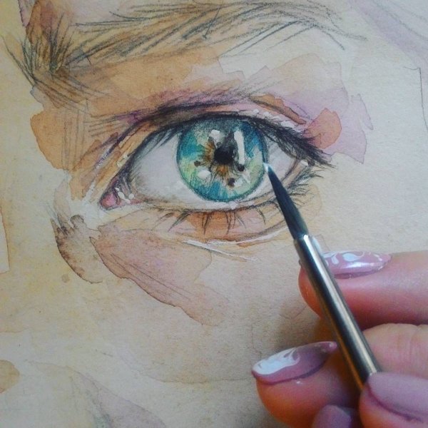 Глаз акварельными карандашами