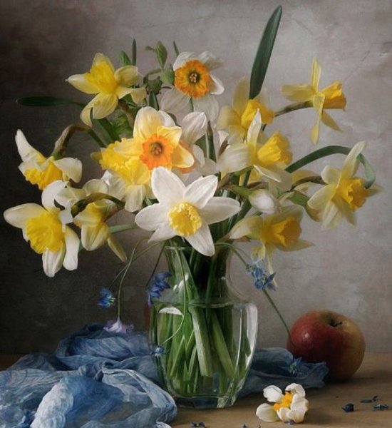 Натюрморт с нарциссами