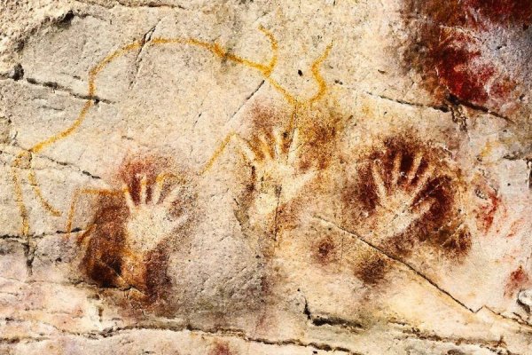 Пещера Эль Кастильо в Испании