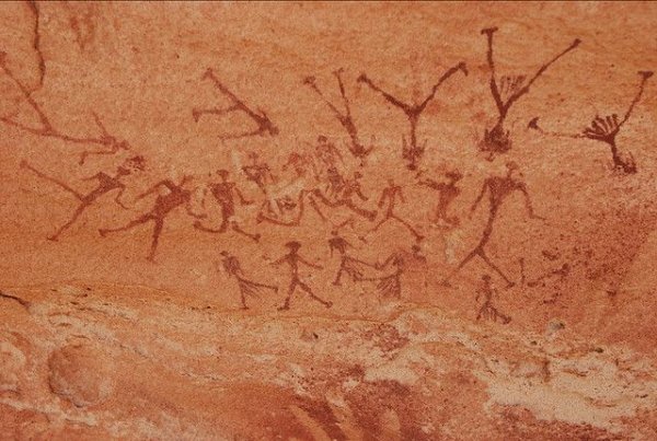 Наскальная живопись пещеры пловцов