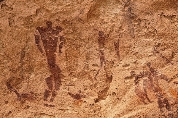 Наскальная живопись пещеры пловцов