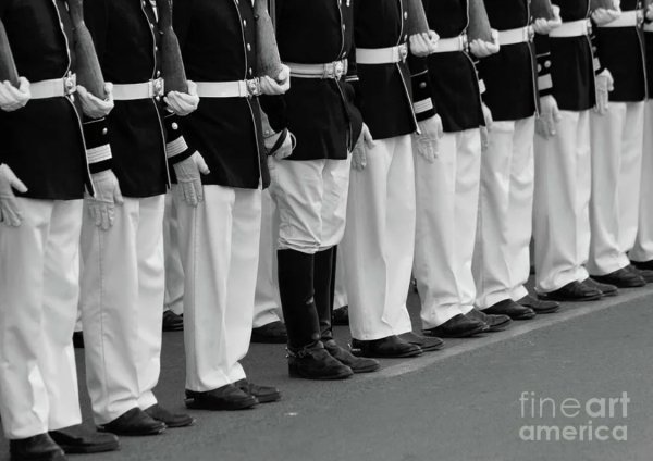 Интересные картины в стиле конформизм