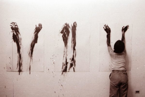 Роспись Кендалл Дженнер