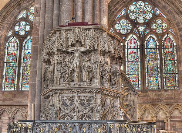 Витраж Богоматери в Шартре