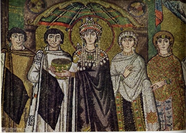 Императрица Феодора со свитой мозаика церкви Сан Витале в Равенне