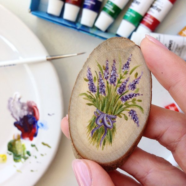 Роспись на спилах дерева акриловыми