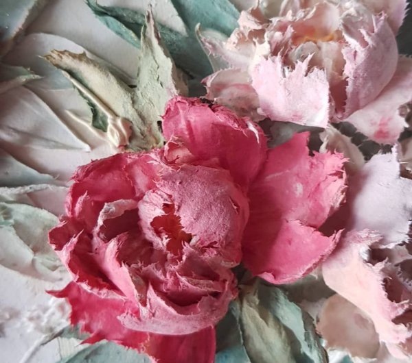 Картины с пионами в скульптурной живописи