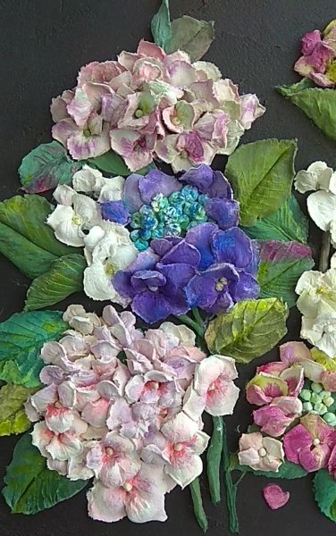 Цветки гортензии скульптурной живописью