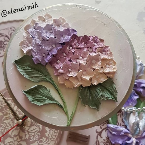 Цветки гортензии скульптурной живописью