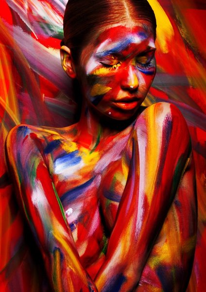 Девушка в краске